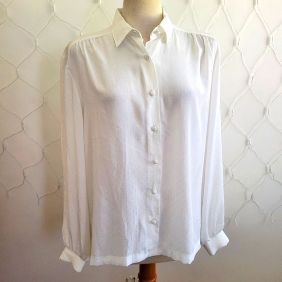 - Vintage 70s Blouse in Crisp White • Button Down • USA Made • Est Medium - Picture 1 of 9